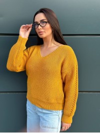 Жіночий светр з з вирізом жовтого кольору 34424