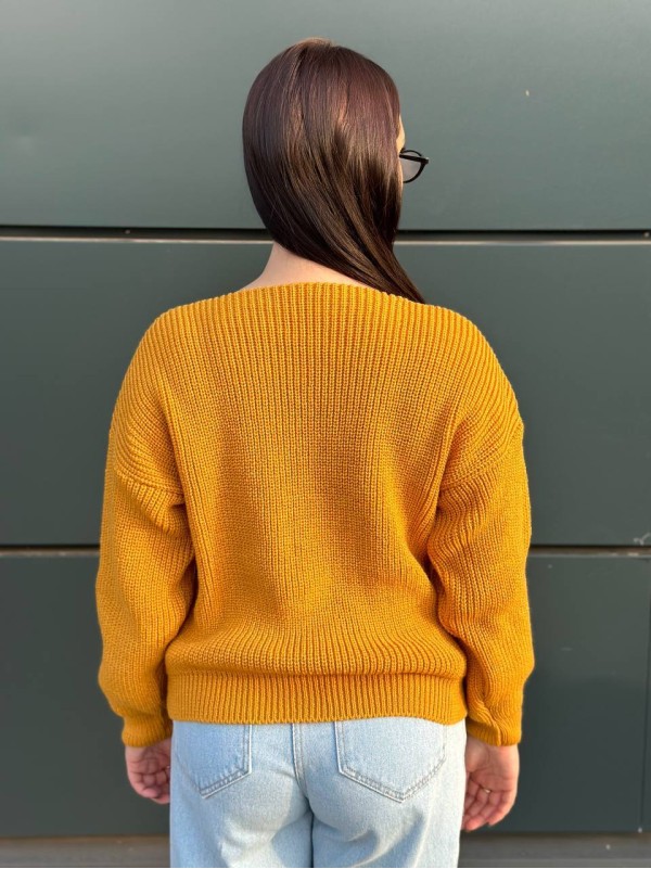 Жіночий светр з з вирізом жовтого кольору 34424
