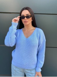 Жіночий светр з з вирізом блакитного кольору 34426