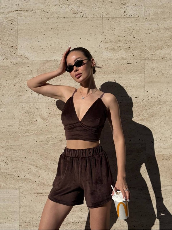 Велюровий домашній комплект топ+шорти коричневого кольору 34433