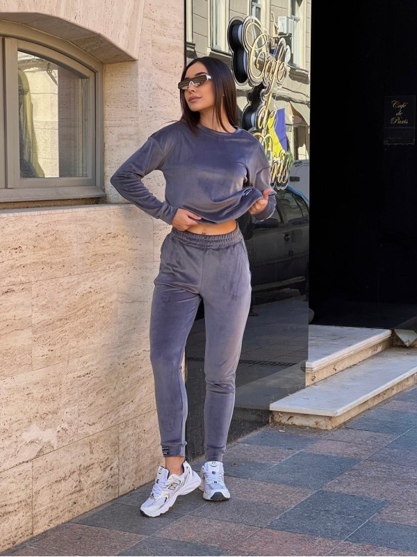Жіночий спортивний костюм графiтового кольору 34438