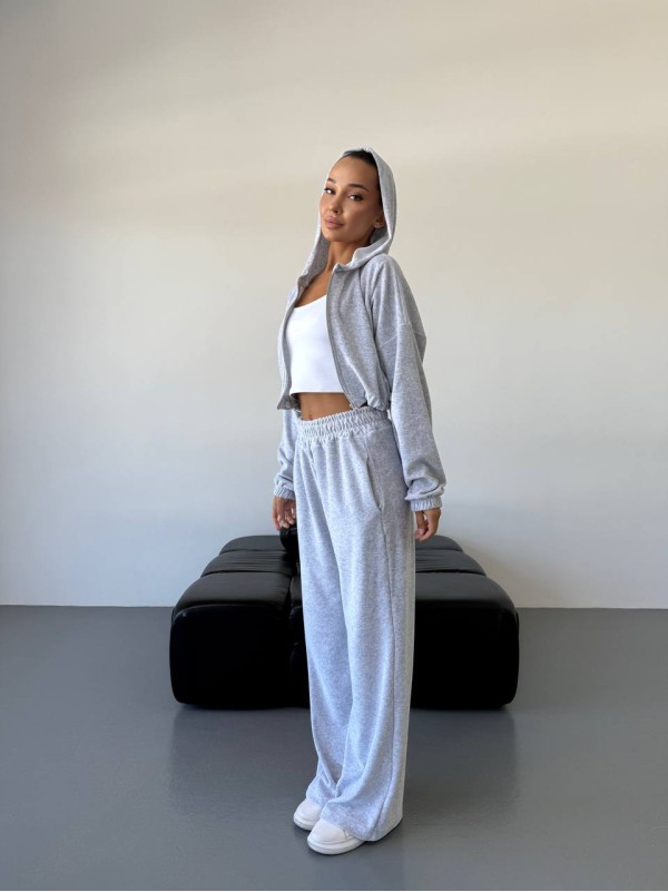 Жіночий велюровий костюм сiрого кольору 34440