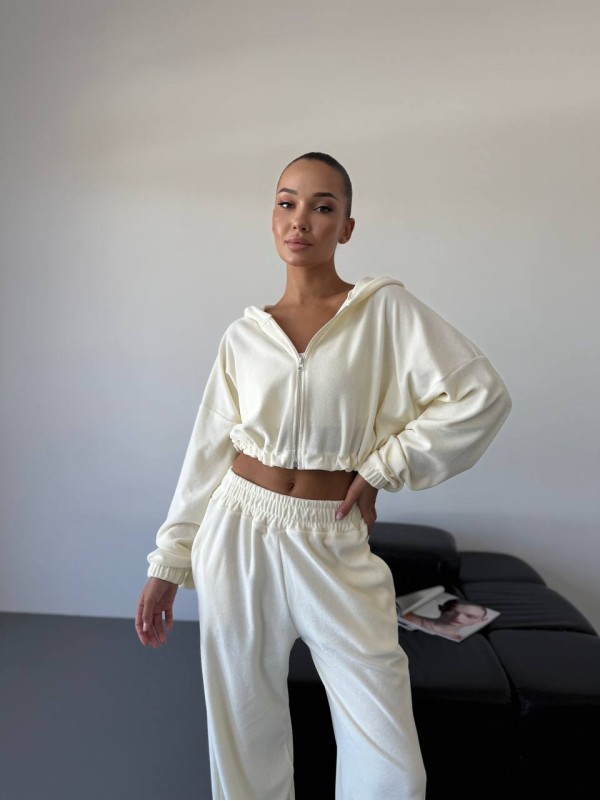 Жіночий велюровий костюм жовтого кольору 34442