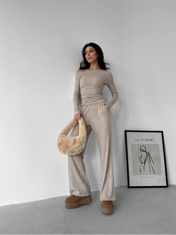 Ангоровий прогулянковий костюм бежевого кольору 34447