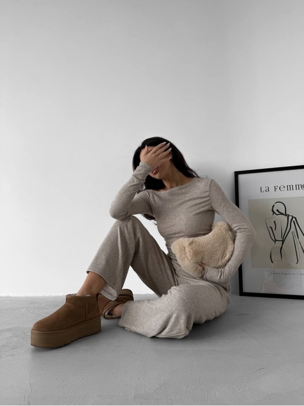 Ангоровий прогулянковий костюм бежевого кольору 34447