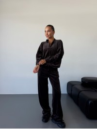 Жіночий велюровий костюм коричневого кольору 34452