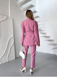 Жіночий класичний костюм рожевого кольору 34465