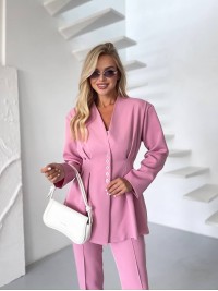 Жіночий класичний костюм рожевого кольору 34465