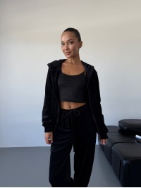 Жіночий велюровий костюм на змiйцi чорного кольору 34486