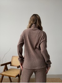 Жіночий в'язаний костюм кавового кольору 34489