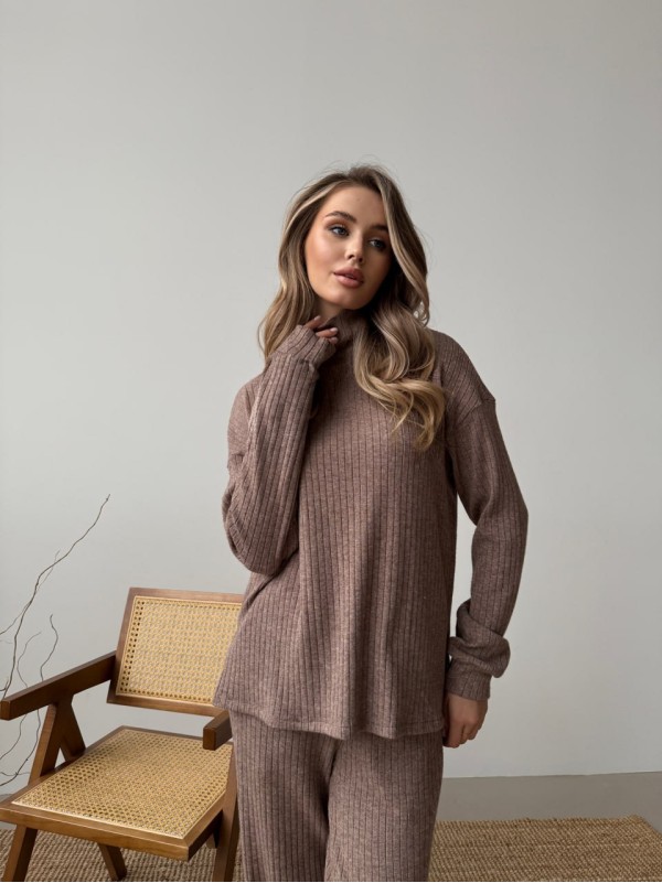 Жіночий в'язаний костюм кавового кольору 34489