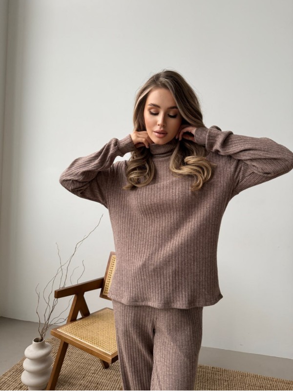 Жіночий в'язаний костюм кавового кольору 34489