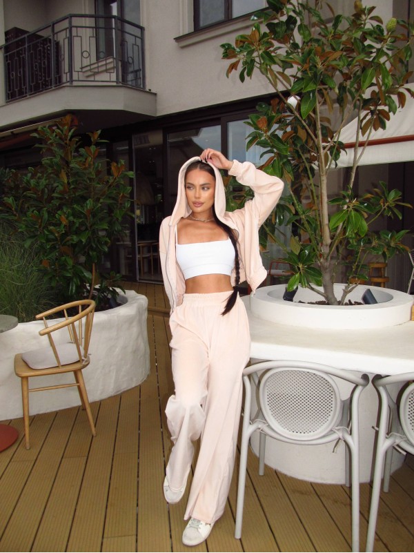 Жіночий велюровий костюм бежевого кольору 34496