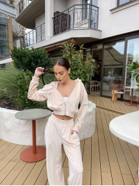 Жіночий велюровий костюм бежевого кольору 34496