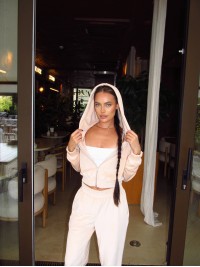 Жіночий велюровий костюм бежевого кольору 34496