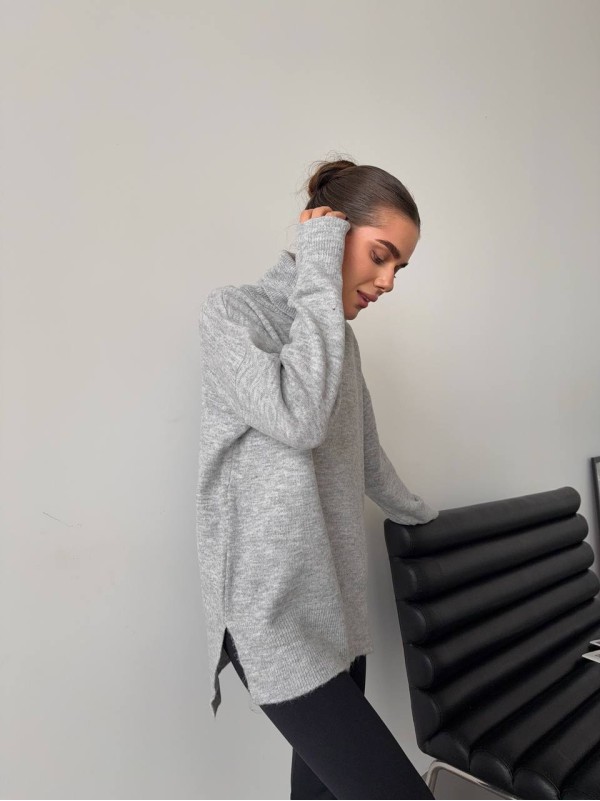 Жіночий светр з високим горлом сiрого кольору 34503