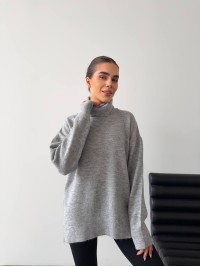 Жіночий светр з високим горлом сiрого кольору 34503