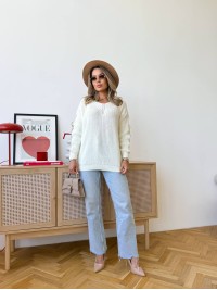 Жіночий светр з прорізами на рукавах молочного кольору 34504