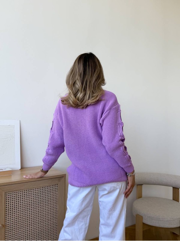 Жіночий светр з прорізами на рукавах бузкового кольору 34505