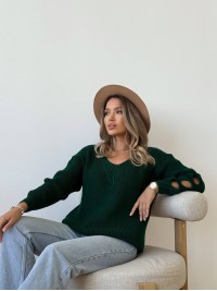 Жіночий светр з прорізами на рукавах зеленого кольору 34506