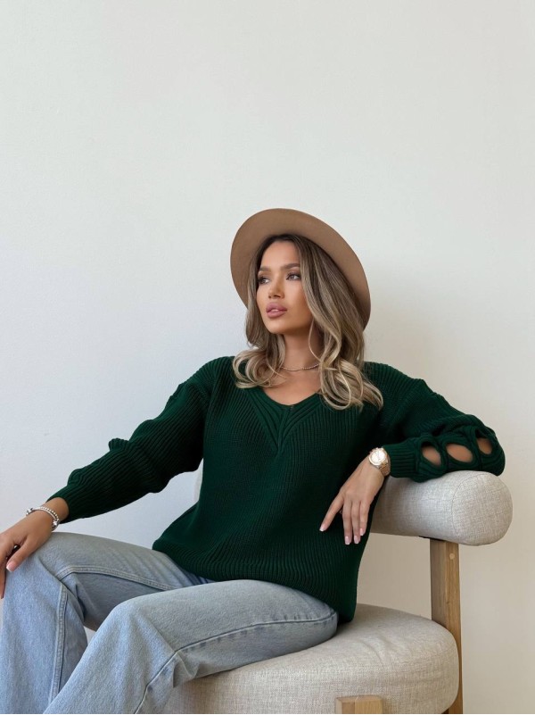 Жіночий светр з прорізами на рукавах зеленого кольору 34506