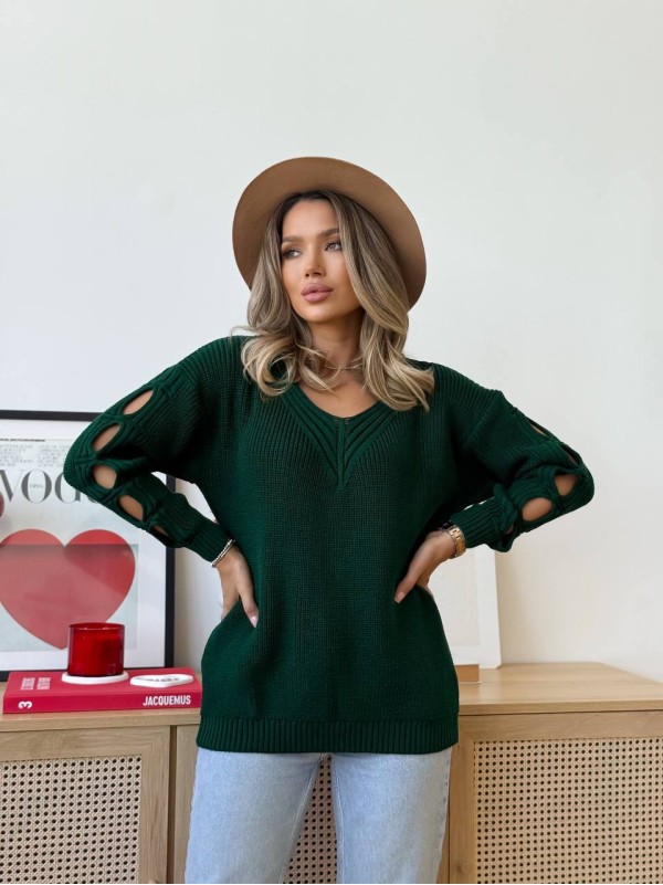Жіночий светр з прорізами на рукавах зеленого кольору 34506