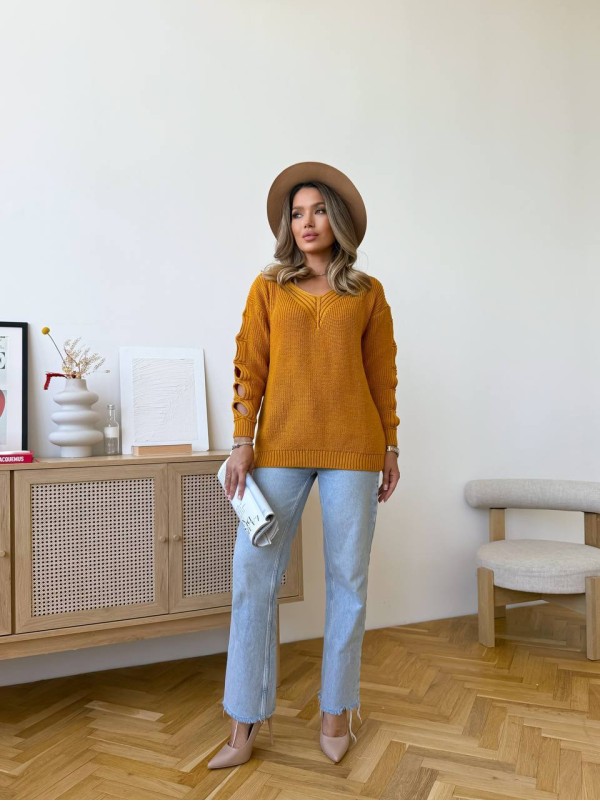 Жіночий светр з прорізами на рукавах жовтого кольору 34508