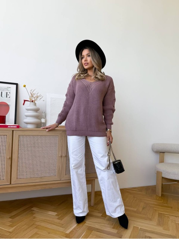 Жіночий светр з прорізами на рукавах пудрового кольору 34509