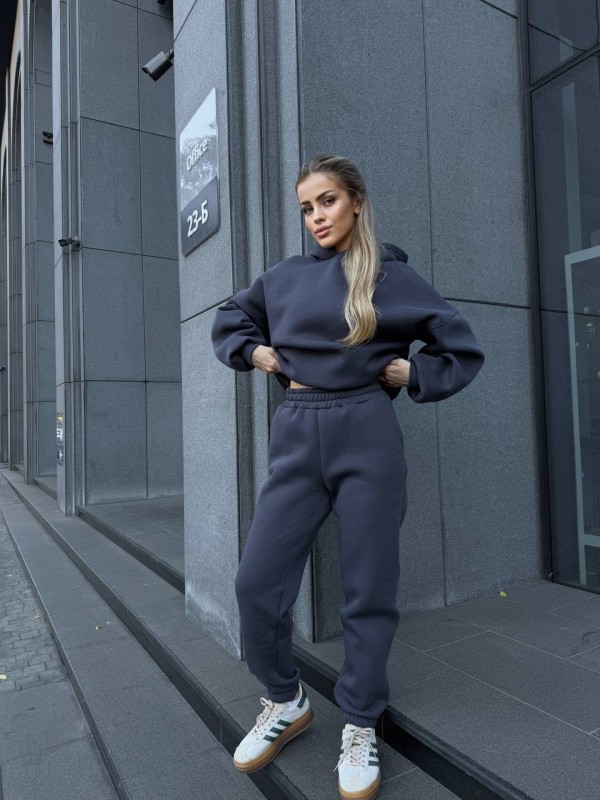 Жіночий теплий костюм з капюшоном графiтового кольору 34511