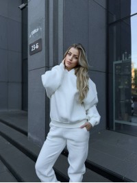 Жіночий теплий костюм з капюшоном молочного кольору 34513