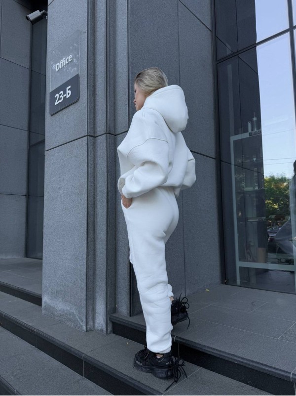 Жіночий теплий костюм з капюшоном молочного кольору 34513