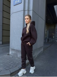 Жіночий теплий костюм з капюшоном коричневого кольору 34517