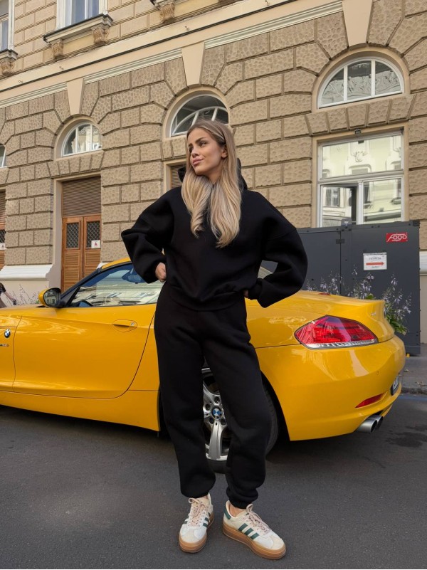 Жіночий теплий костюм з капюшоном чорного кольору 34518