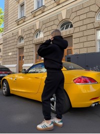 Жіночий теплий костюм з капюшоном чорного кольору 34518