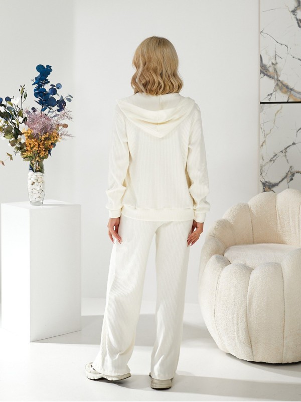 Жіночий в'язаний костюм на змiйцi молочного кольору 34519