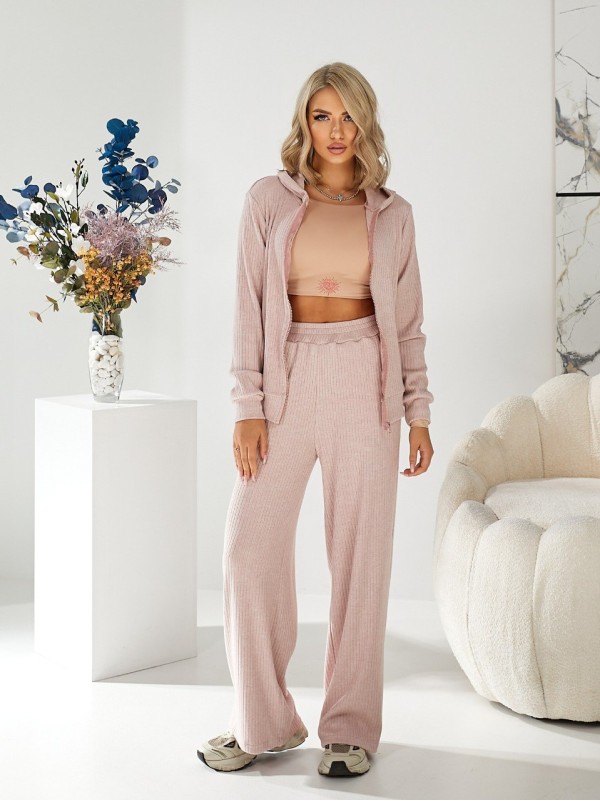 Жіночий в'язаний костюм на змiйцi пудрового кольору 34520