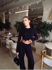 Прогулянковий жіночий костюм чорного кольору 34529