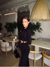 Прогулянковий жіночий костюм чорного кольору 34529