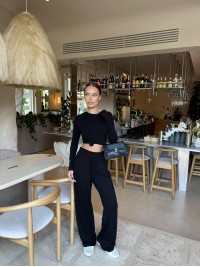 Прогулянковий жіночий костюм чорного кольору 34529