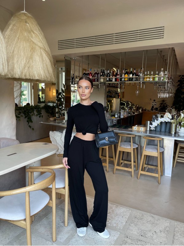 Прогулянковий жіночий костюм чорного кольору 34529