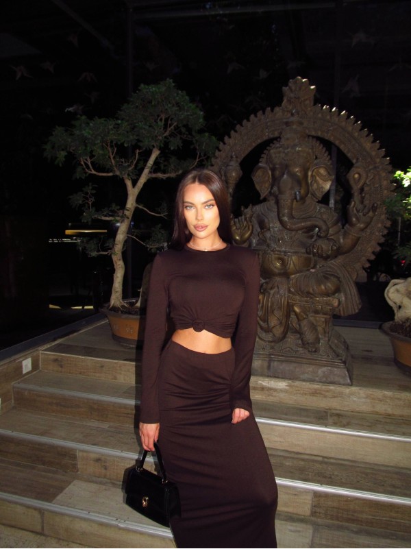 Прогулянковий жіночий костюм (спідниця+лонгслів) коричневого кольору 34566