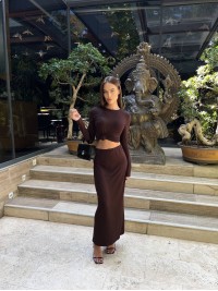 Прогулянковий жіночий костюм (спідниця+лонгслів) коричневого кольору 34566