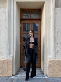 Жіночий шовковий костюм чорного кольору 34568