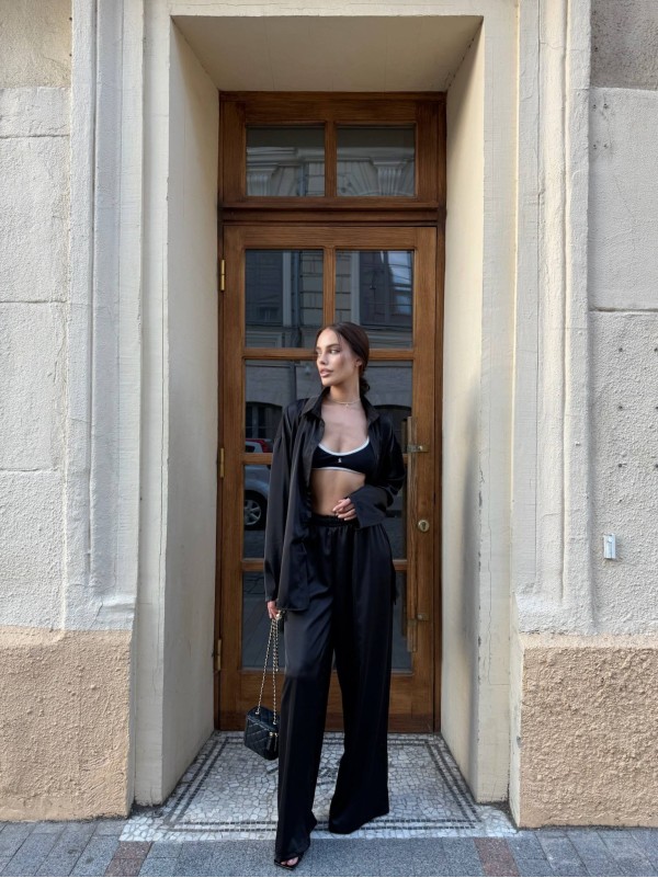 Жіночий шовковий костюм чорного кольору 34568