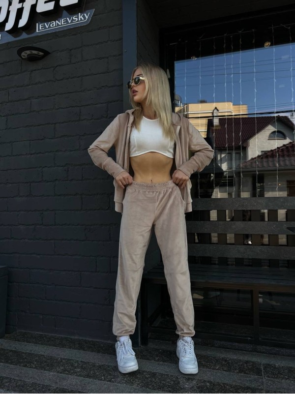 Жіночий велюровий костюм двійка бежевого кольору 34578