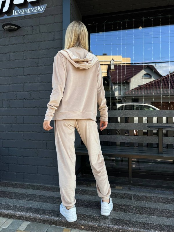 Жіночий велюровий костюм двійка бежевого кольору 34578