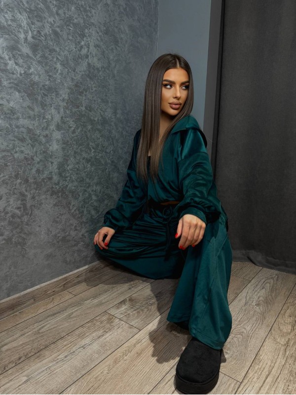 Велюровий жіночий костюм смарагдового кольору 34593