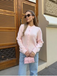 Укорочений жіночий светр на ґудзиках рожевого кольору 34599