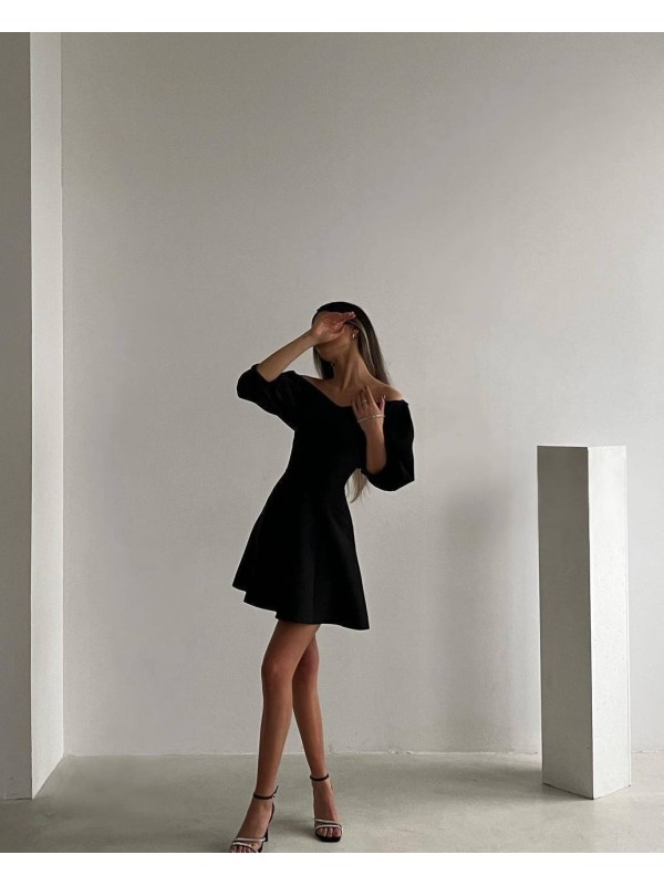 Сукня міні з пишним рукавом чорного кольору 34612