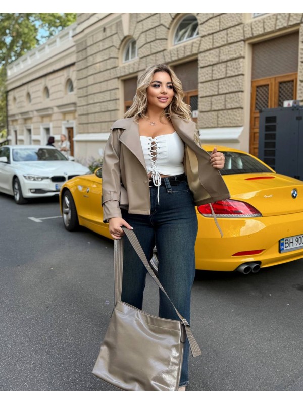 Жіноча куртка-косуха з еко-шкіри бежевого кольору 34640